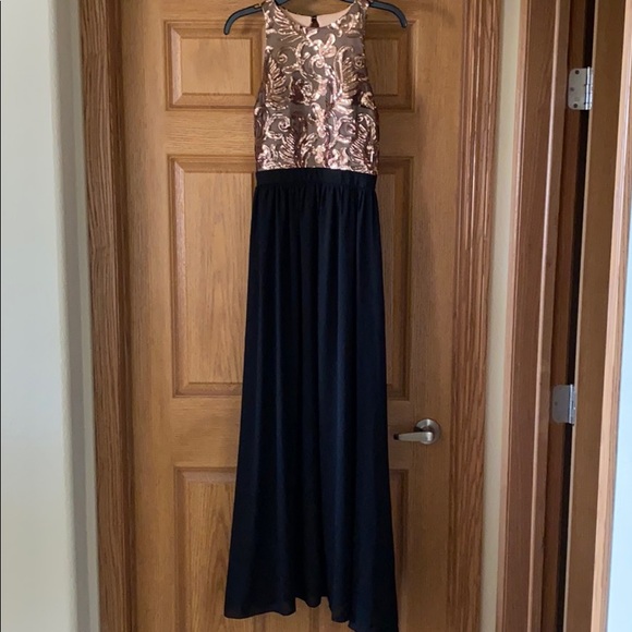 Prom dress - Picture 1 of 6